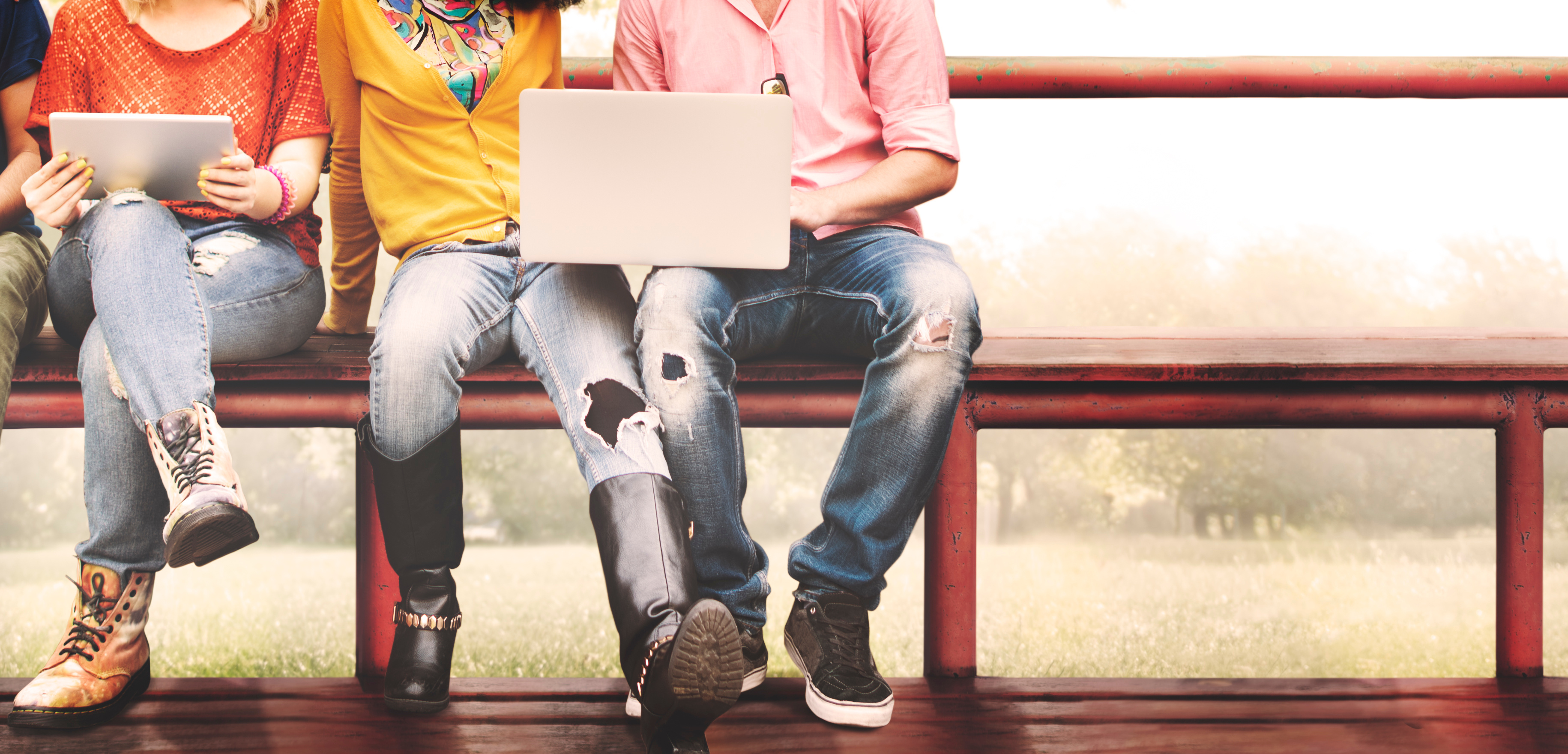 Osoby młode na rynku pracy.jpeg (1,86 MB)